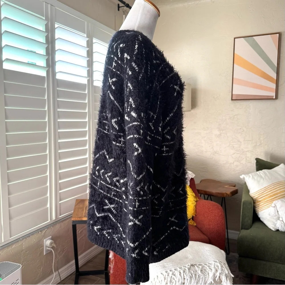 F21 black fuzzy oversized crew neck sweater - Picture 3 of 6